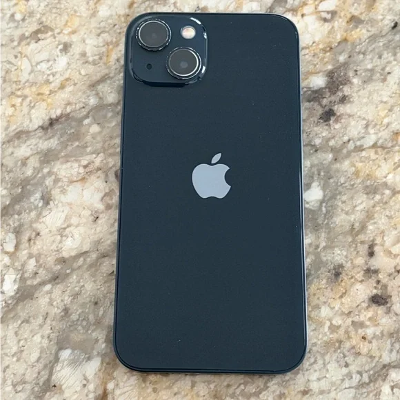 Apple iPhone 13 128GB Midnight Factory Unlocked Excellent Condition No Scratches